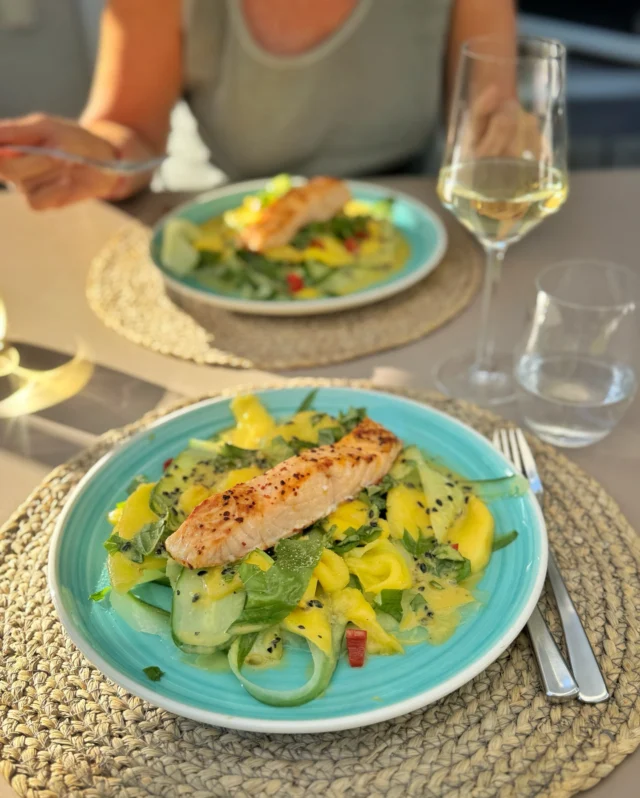 🌞 SUMMERTIME IS HERE – YUMMI! 🥭🥒
Cool down with this refreshing Cucumber-Mango Salad with Spiced Salmon – the perfect combo of sweet, tangy, and savory! 💛🔥
Swipe 👉 for the full recipe and bring some sunshine to your plate! 🌈🍽️
*****
#SummerEats #HealthyDelicious #MangoMadness #CucumberCool #SalmonLovers #FreshAndTasty #FoodieVibes #InstaFood #EasyRecipes #ColorfulPlate #YummyInspo #Foodstagram #SaladSeason 🥗🐟✨
*****
#UtasGourmetRestaurant #5stars