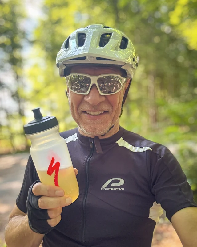 So, get this: after a fabulous Mother's Day celebration, what does Dad do? He jumps on his mountain bike for a little adventure! Yeah, folks—nothing says "I've celebrated enough" like pedaling away into the great unknown!
#Specialized #Stumpjumper #Mountainbiking #PedalPowerOnly #LookingForwardToFarthersDay t -18
